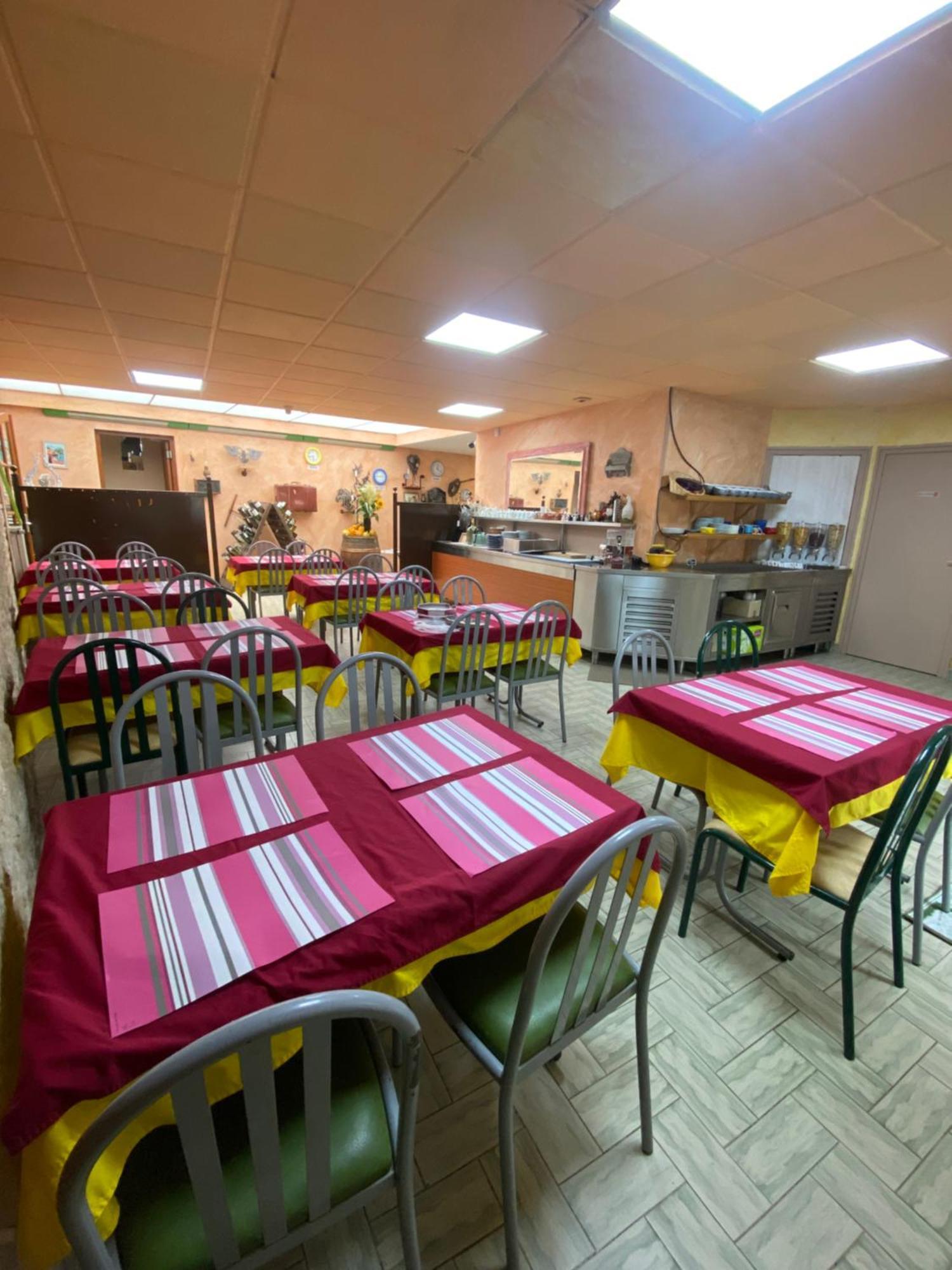 Hotel Restaurant La Place Malay-le-Grand Exteriér fotografie